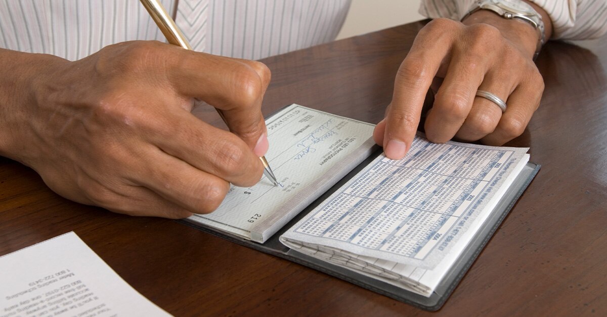 <p>How to Properly Endorse a Check and Reduce Fraud</p>
