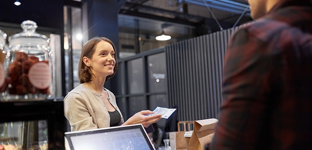 <p>4 Ways to Pay When Traveling Abroad</p>
