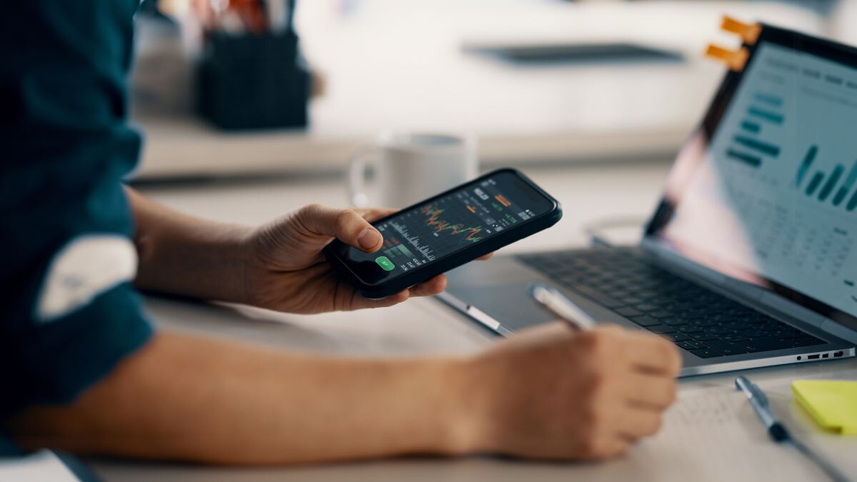 <p>Brokerage Account vs. IRA: What's the Difference?</p>
