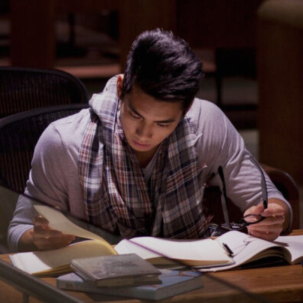 Student in library studying